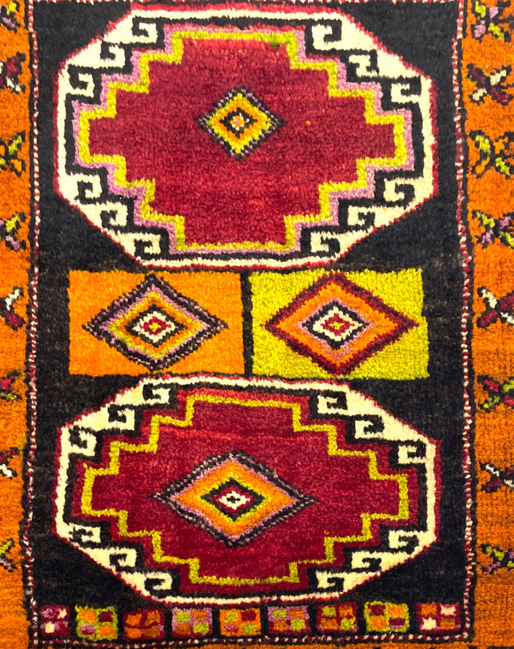 Vintage Small Turkish Hand-Knotted Rug 55 Cm X 75 Cm (1’8’’ FT X 2’5’’ FT) – Y010038