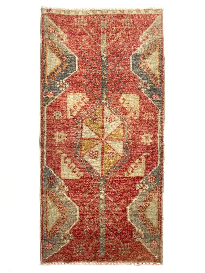 Vintage Turkish Small Rug 53 cm x 106 cm (1’7’’ FT x 3’5’’ FT) - Y010028