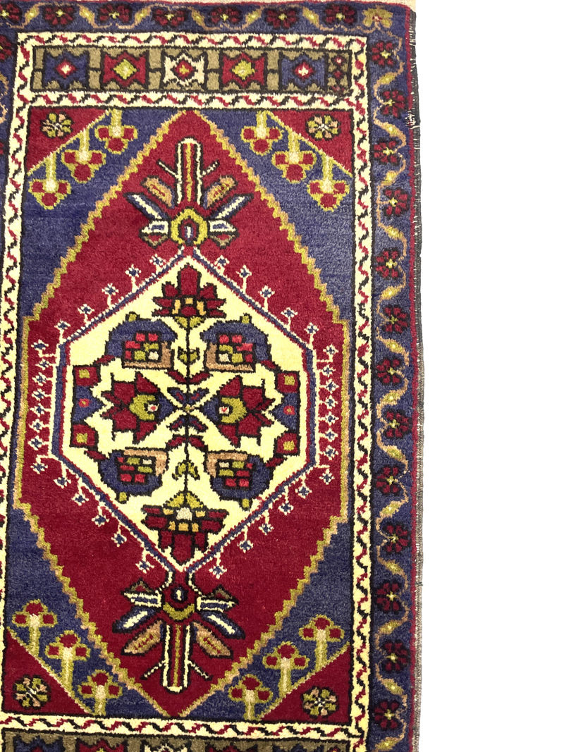 Vintage Turkish Hand-Knotted Rug 55 Cm X 105 Cm (1’8′′ X 3’5′′ FT) – Y010043