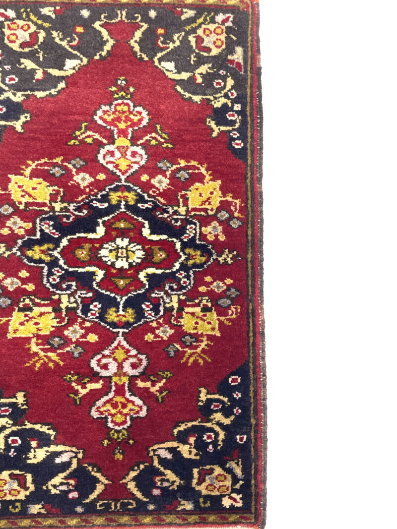 Vintage Turkish Hand-Knotted Rug 55 Cm X 92 Cm (1’7′′ X 3 FT) – Y010042