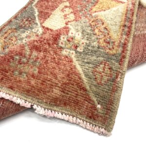 Vintage Turkish Small Rug 53 cm x 106 cm (1'7" x 3'5" FT) - Y010028