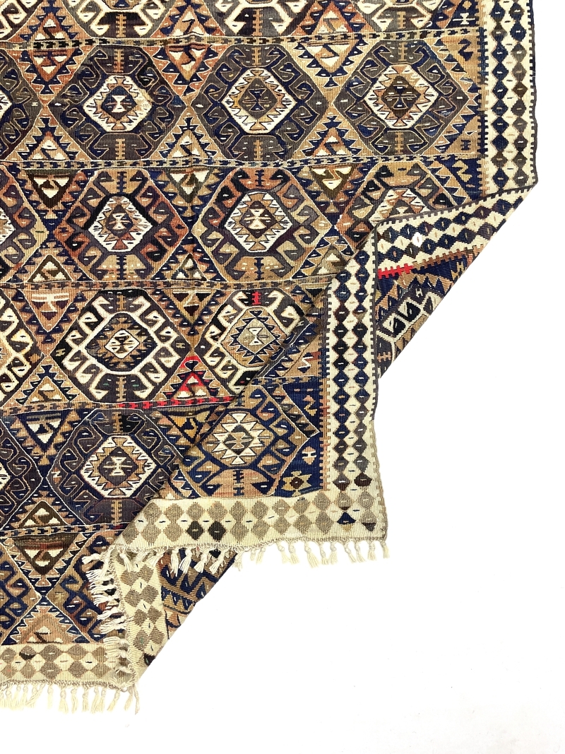 Vintage Van Kilim Rug 132 cm x 213 cm (4’3” X 7 FT) - 0020003